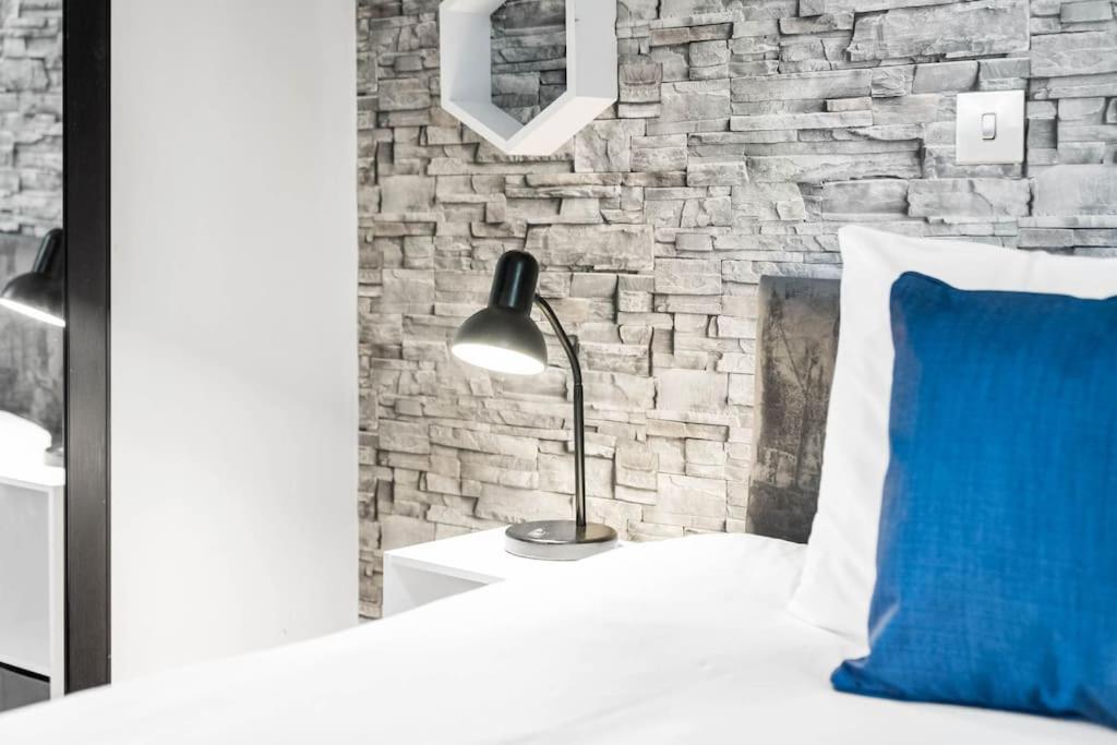 Funky Arcadian Centre Apartment By Azura Nights Birmingham Esterno foto